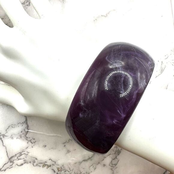 Purple  Bakelite wide bangle bracelet - Picture 1 of 7